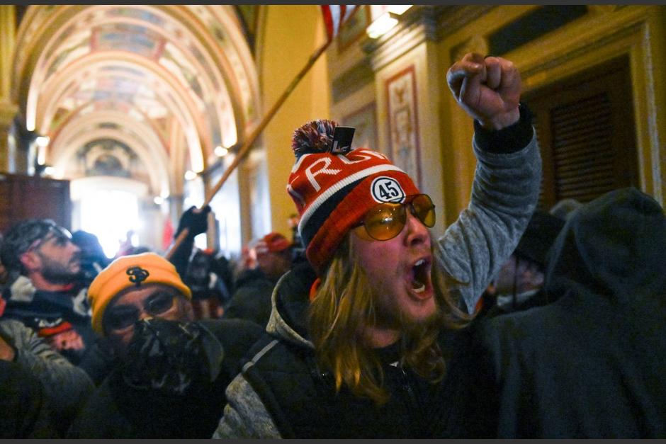 Manifestantes entraron en el Capitolio durante las manifestaciones violentas que se produjeron este miércoles en Washington. (Foto: AFP)