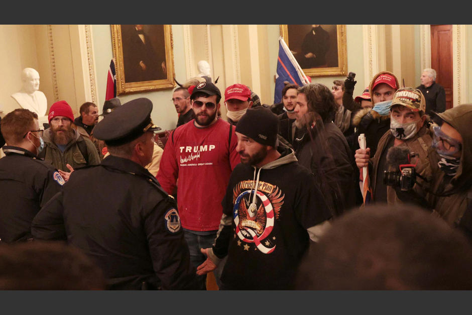 El FBI busca información con varias personas. (Foto: AFP)&nbsp;