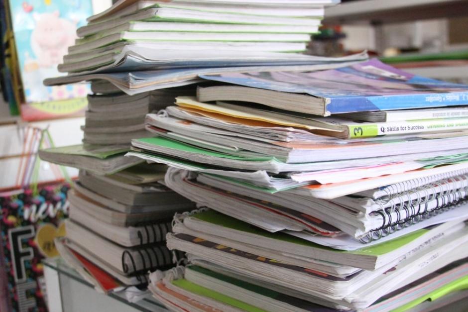 Los cuadernos y libros que ya no usas puedes donarlos a la Oficina de Correos de Guatermala. (Foto con fines ilustrativos/Milenio)&nbsp;