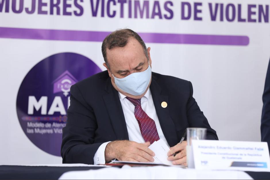 Exasesor del Centro de Gobierno, ahora acompaña al presidente Alejandro Giammattei a sus actividades. (Foto: Presidencia)