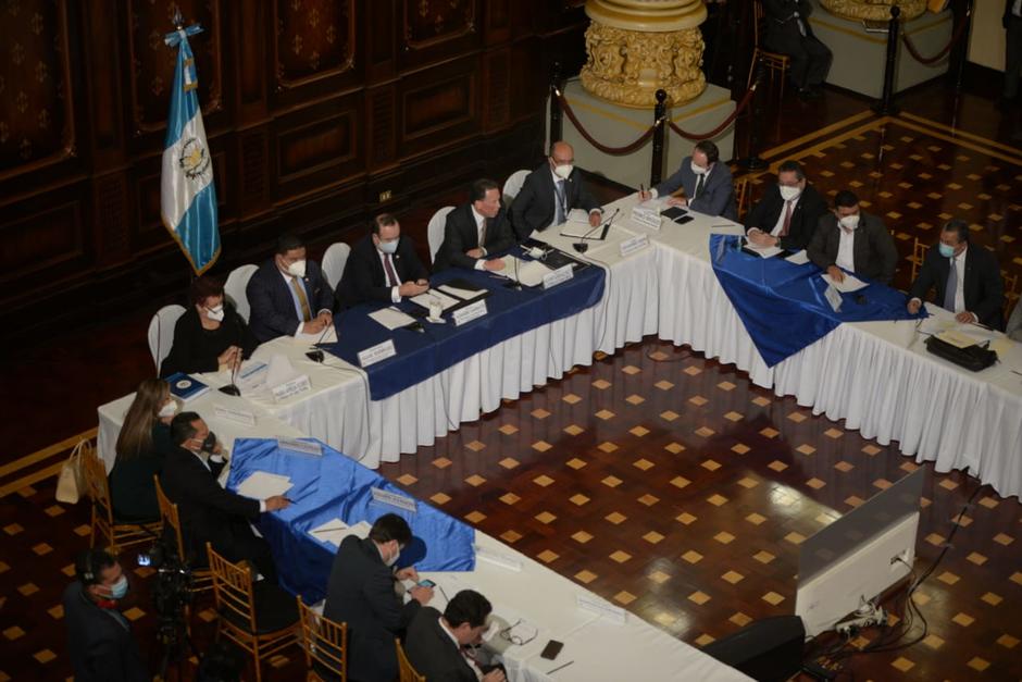 El presidente Alejandro Giammattei se reunión con diputados y jefes de bloques del Congreso. (Foto: Wilder López/Soy502)
