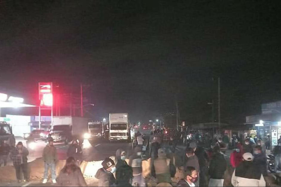 El bloqueo se registra desde las 5:30 de la ma&ntilde;ana de este martes 12 de enero. (Foto: Sacatep&eacute;quez StarNews)&nbsp;