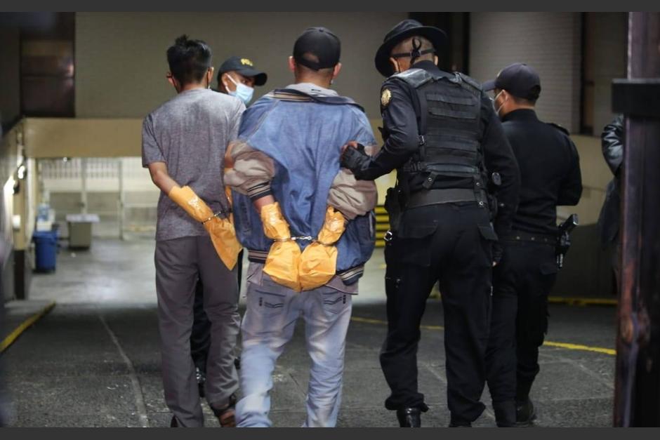Los dos detenidos tienen antecedentes por asesinato. (Foto: PNC)