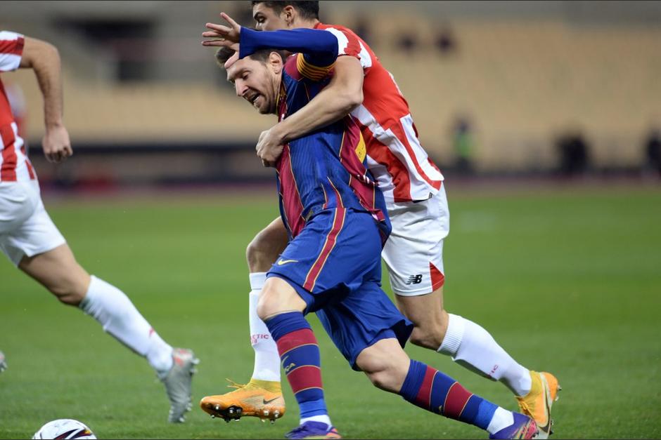El jugador argentino sufrió su primera expulsión en un partido oficial del Barcelona. (Foto: AFP)&nbsp;