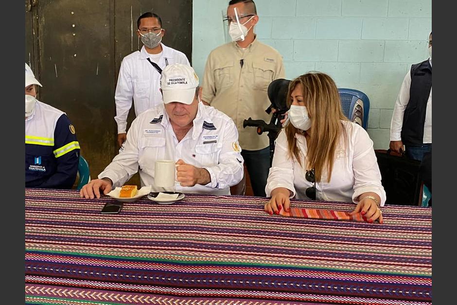 La diputada Sofía Hernández publicó en su cuenta de Facebook una reunión que sostuvo con el presidente Alejandro Giammattei en junio del 2020. (Foto: Facebook SH)