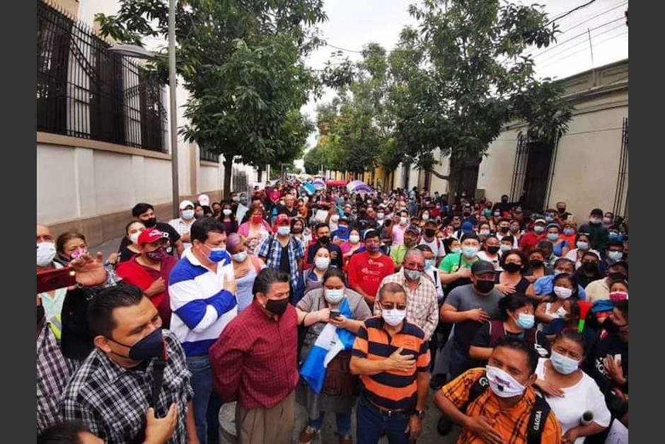 Locatarios del Mercado Central realizaron una protesta frente a Casa Presidencial. (Foto: FGER)