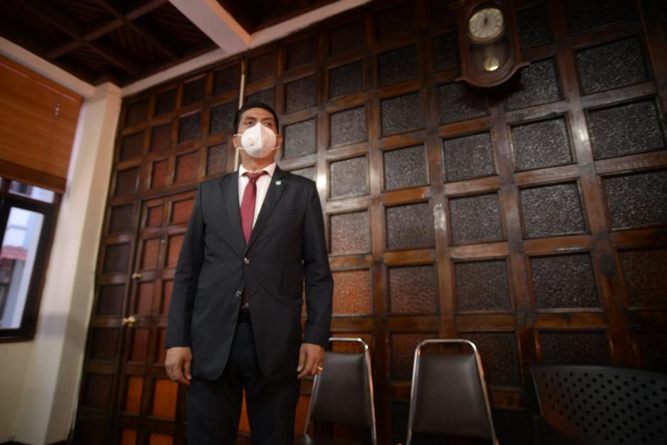 Mynor Moto acudió a la CC este jueves 28 de enero para que los magistrados le den posesión de su cargo. (Foto: Wilder López/Soy502)&nbsp;