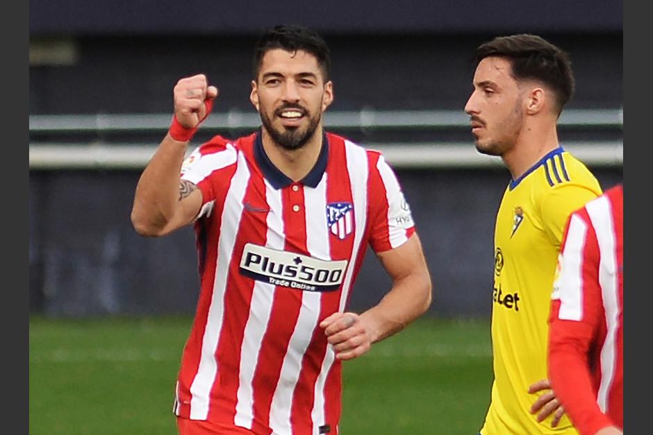 Luis Suárez marcó un doblete ante el Cádiz y contribuyó con la victoria para alejarse en solitario en el líderato. (Foto: AFP)