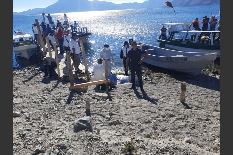 Lancheros rescataron el cuerpo sin vida de un hombre. (Foto: Twitter)