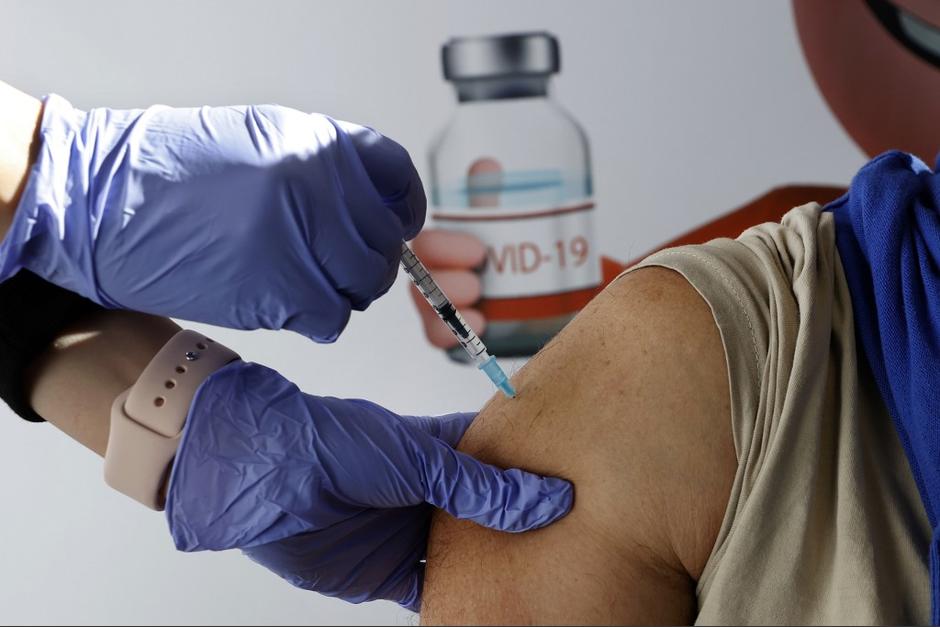 Autoridades investigan si las mutaciones halladas en cuatro casos de Jalisco suponen una nueva cepa. (Foto: AFP)&nbsp;