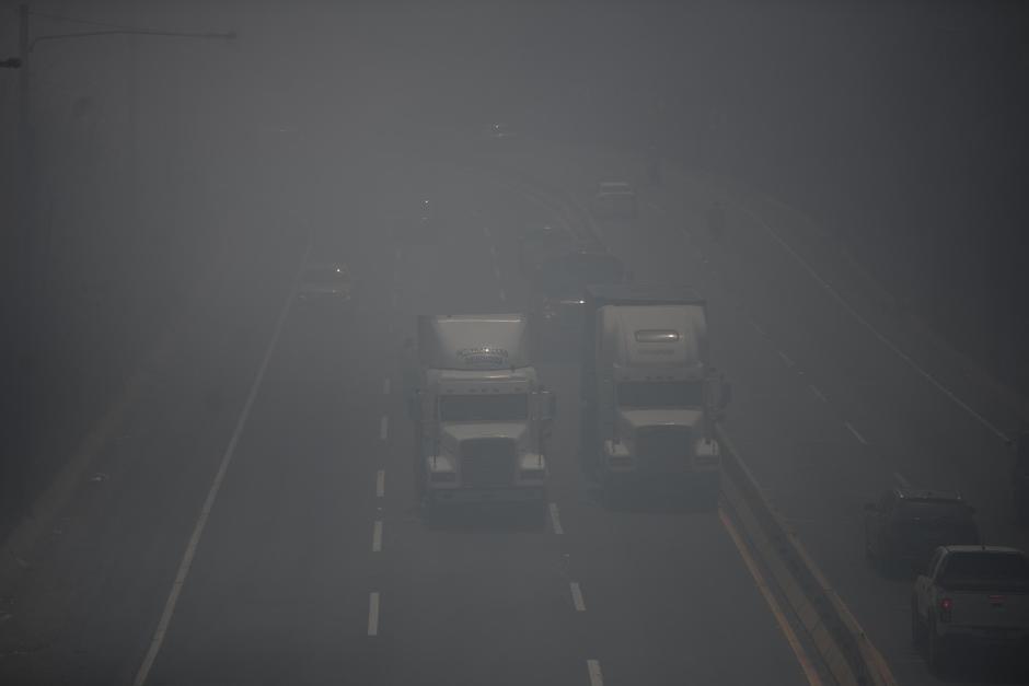 El Ministerio de Salud informó que el humo tóxico que emana del incendio del vertedero de Villa Nueva pone en riesgo a la población. (Foto: Wilder López/Soy502)