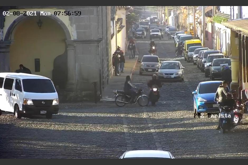 El suceso ocurri&oacute; el 8 de febrero en horas de la ma&ntilde;ana a pocos pasos del Parque Central de Antigua. (Captura Video)