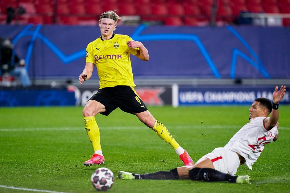 El goleador noruego del Borussia Dortmund mostr&oacute; su talento en la victoria de su equipo contra el Sevilla. (Foto: UEFA Champions League)