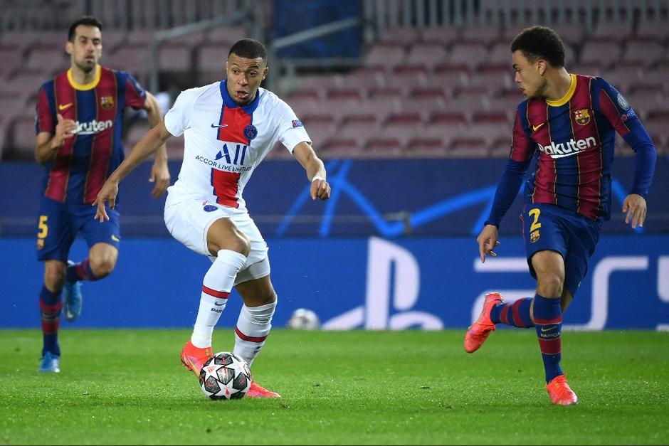 El delantero del Paris Saint-Germain amenazó a Jordi Alba en un perfecto español que captó el micrófono cerca de la portería. (Foto: AFP)