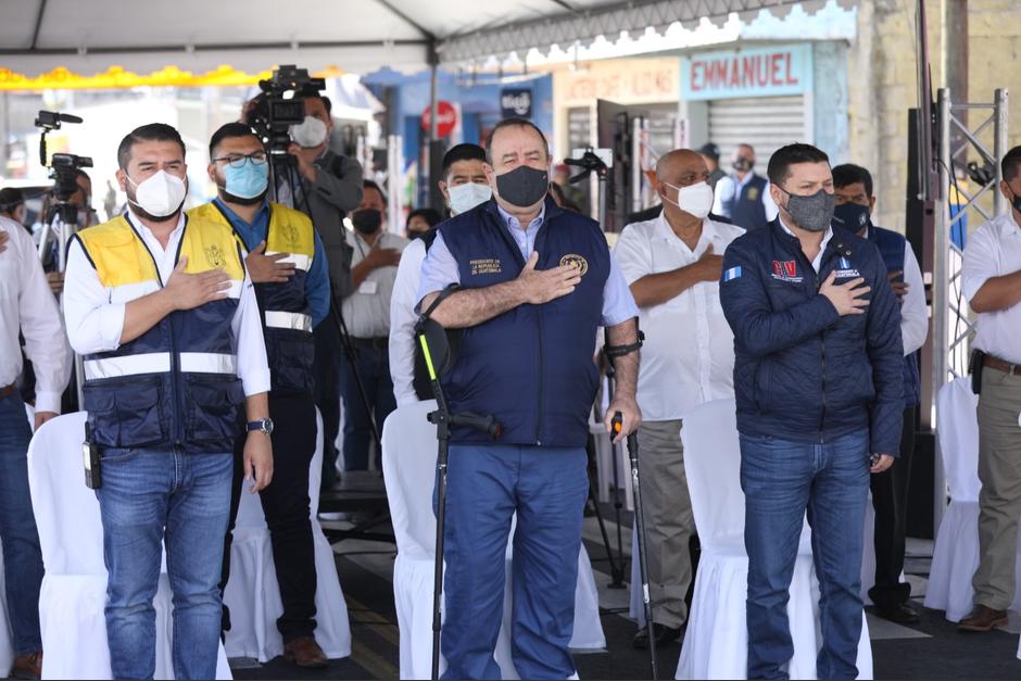 El presidente Alejandro Giammattei particip&oacute; en la inauguraci&oacute;n de un tramo carretero. (Foto: AGN)