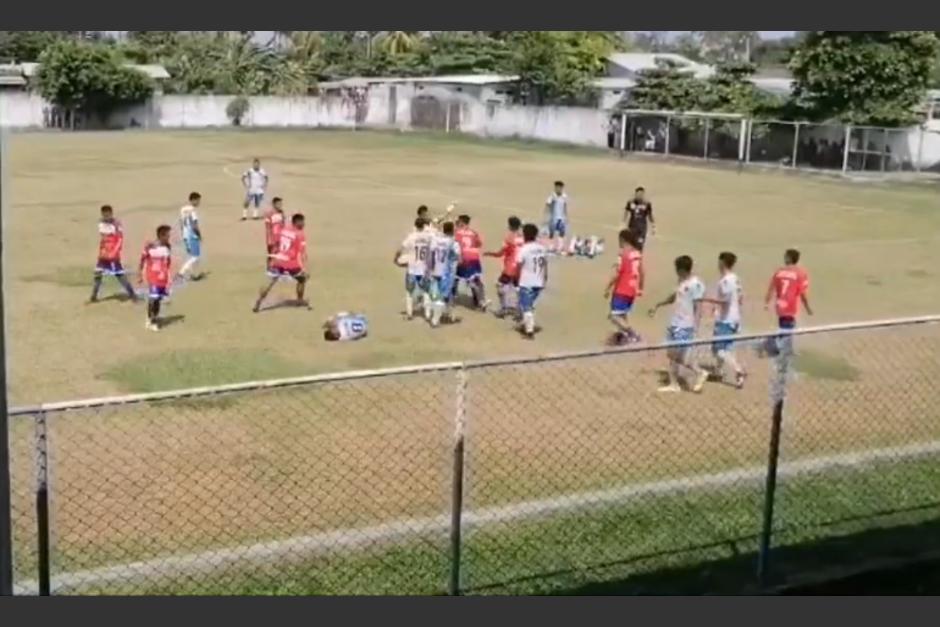 El incidente se produjo en el estadio de Oc&oacute;s, San Marcos. (Captura Video)