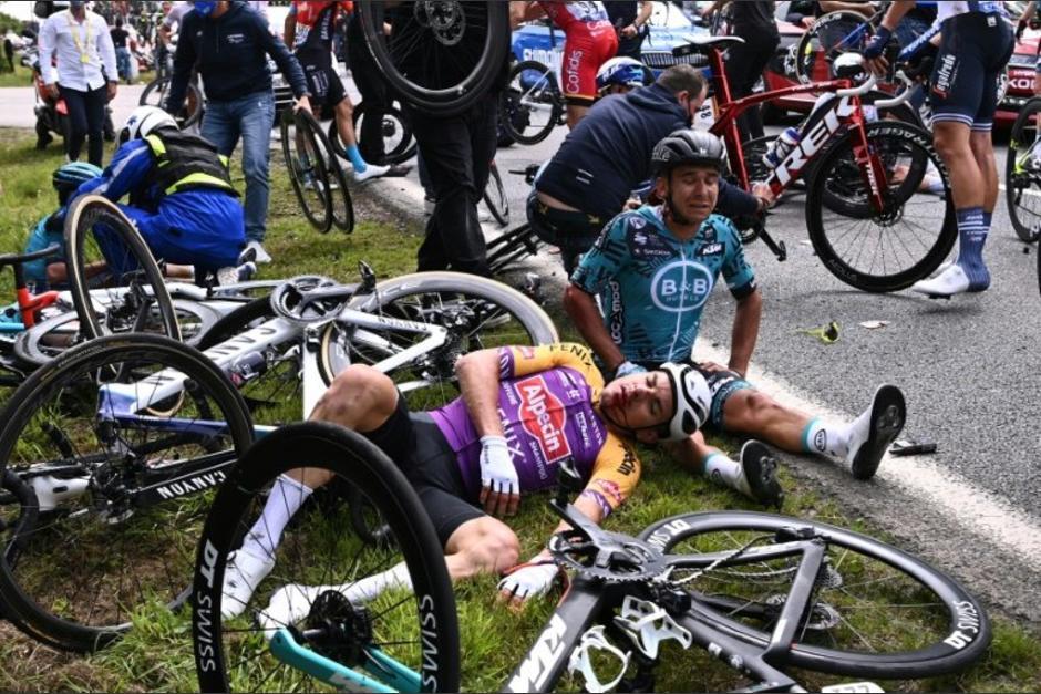 Fanática de Tour de Francia rompió silencio luego del accidente que provocó. (Foto: AFP)