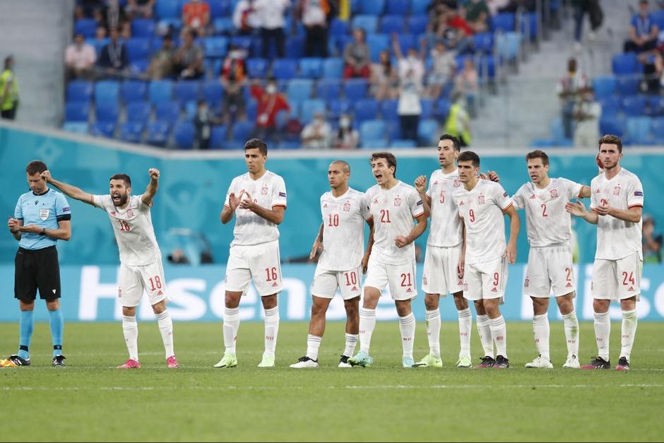 Espa&ntilde;a sufri&oacute; para clasificarse a las semifinales tras derrotar en penales a Suiza. (Foto: AFP)