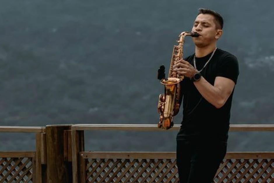 Angel Salazar comparte su talento en el saxofón. (Foto: Angel Salazar)