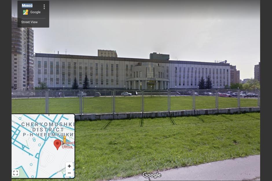 El contrato firmado por el ministerio de salud registra los datos de una cuenta en el Gazprombank, un banco con sede central en Moscú. Aquí la foto que aparece en Google Maps.