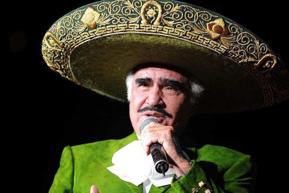 Los fanáticos del cantante Vicente Fernández se alarmaron tras conocer que este permanece hospitalizado. (Foto: Telemundo)&nbsp;