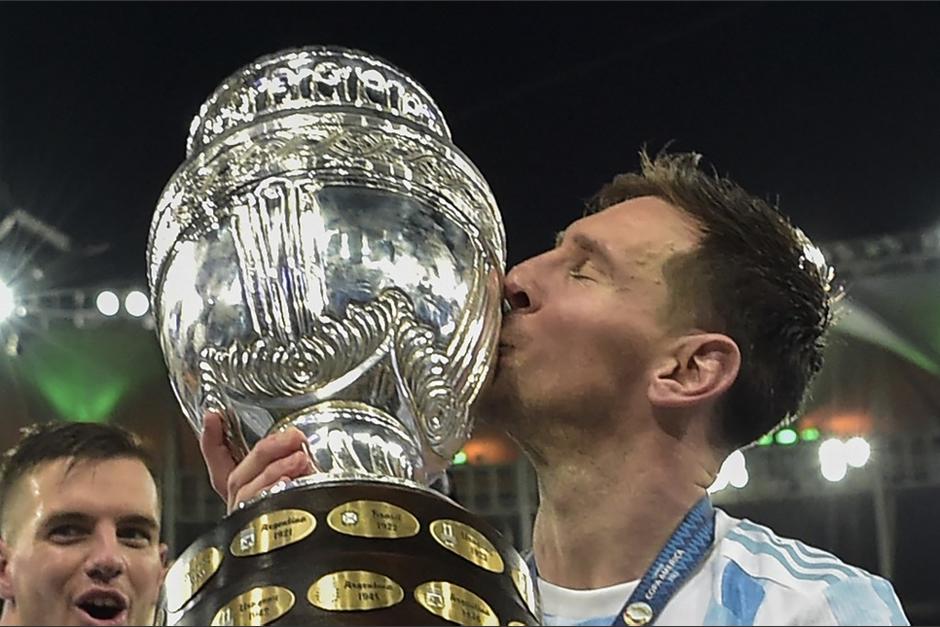 Antonela Roccuzzo envió un mensaje de felicitación a su esposo, Lionel Messi, por ganar la Copa América. (Foto: AFP)