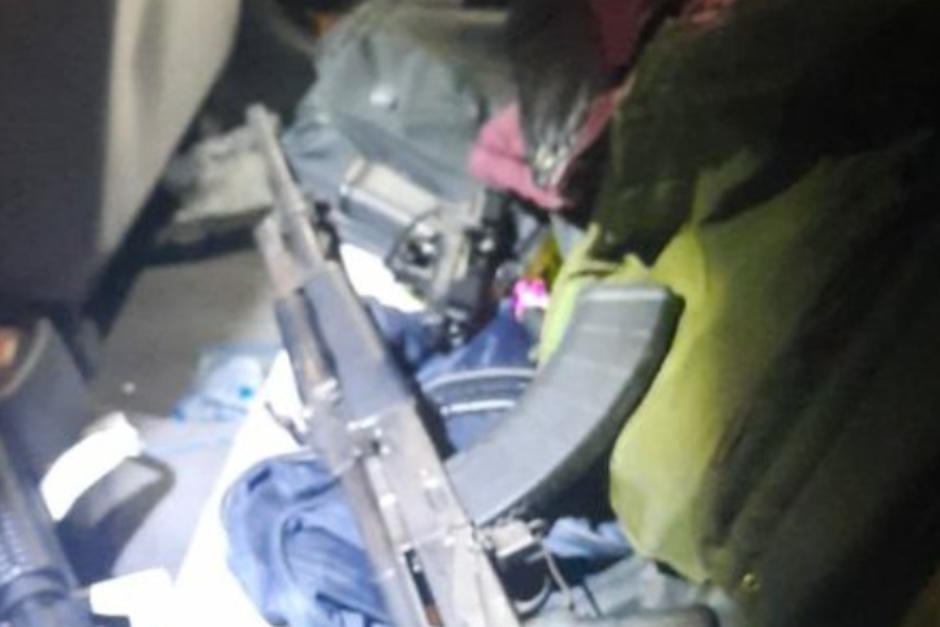 La Polic&iacute;a Nacional Civil localiz&oacute; el veh&iacute;culo en el que huyeron los sicarios. (Foto: PNC Guatemala)