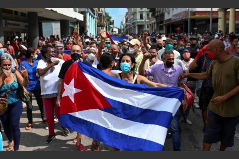 Miles de personas se unen a protestas contra el gobierno de Cuba. (Foto: AFP)