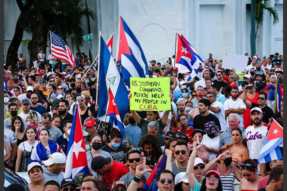 Miles de cubanos manifiestan su descontento ante la crisis econ&oacute;mica que viven. (Foto: AFP)