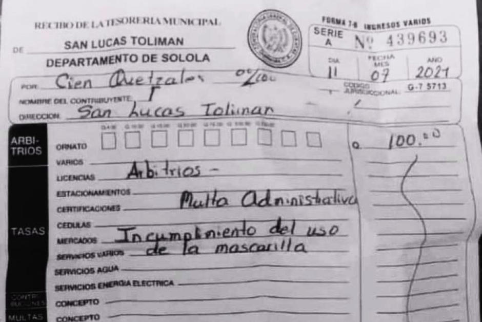 La Municipalidad de San Lucas Tolimán multó a un ciudadano por usar la mascarilla de forma incorrecta. (Foto: Redes sociales)