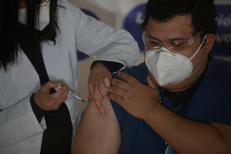De acuerdo con la cartera de Salud habrá segunda dosis de vacunas AstraZeneca para quienes la necesiten. (Foto: Archivo/Soy502)