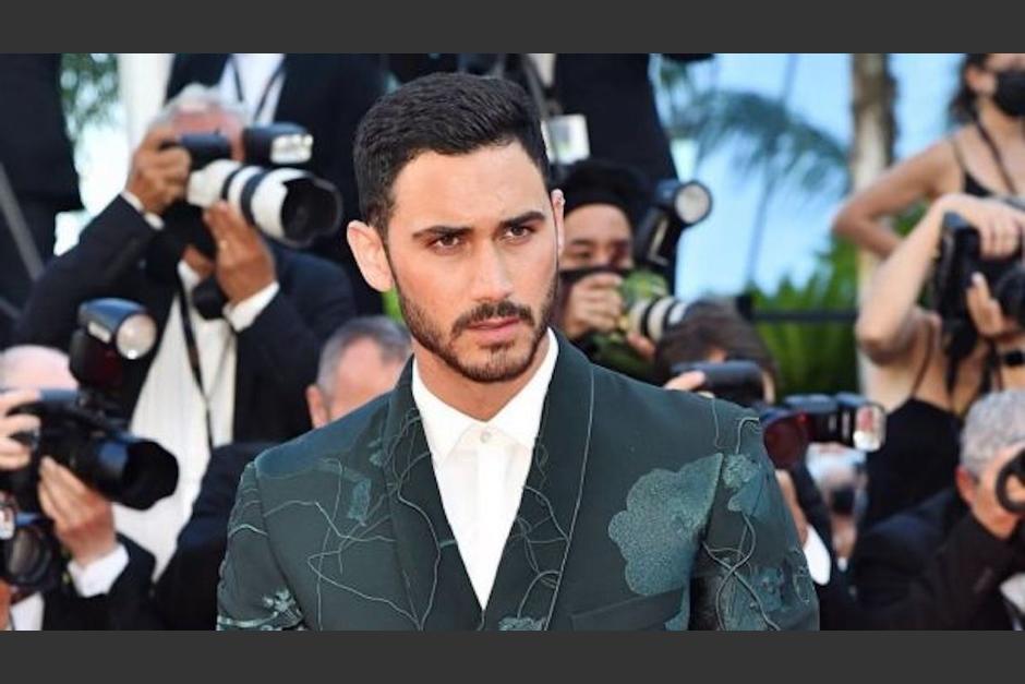 El actor mexicano Alejandro Speitzer&nbsp;recibi&oacute; una invitaci&oacute;n de Alfonso Liz&aacute;rraga para grabar la canci&oacute;n con la banda El Recodo. (Foto: Instagram)