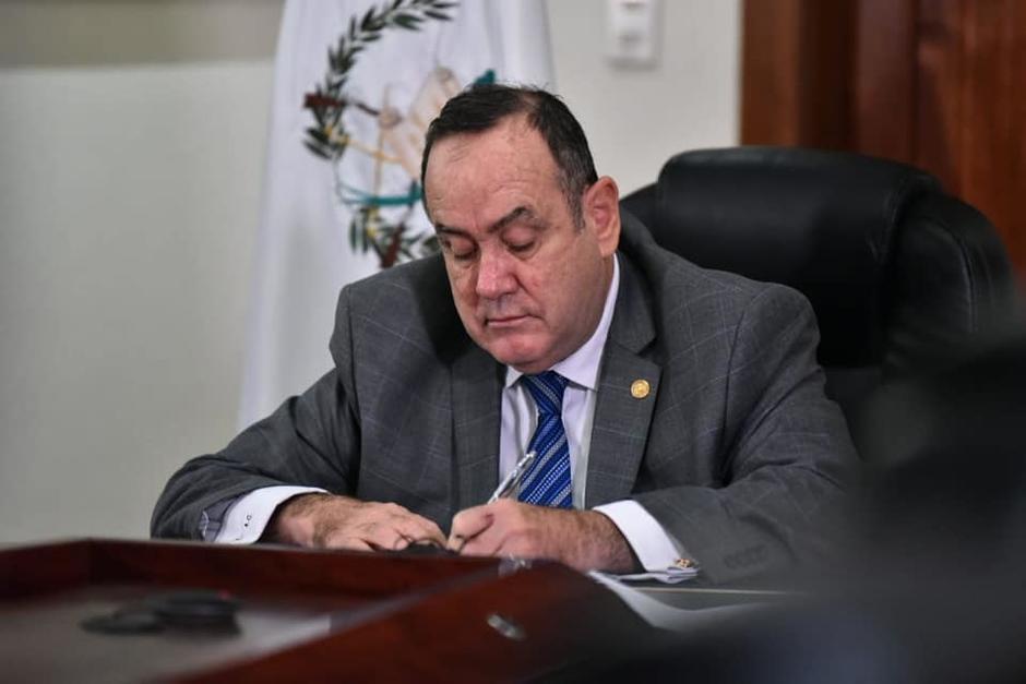 El presidente Alejandro Giammattei indicó que ha decidido ser de los últimos en ser vacunados contra el Covid-19. (Foto: Archivo/Soy502)