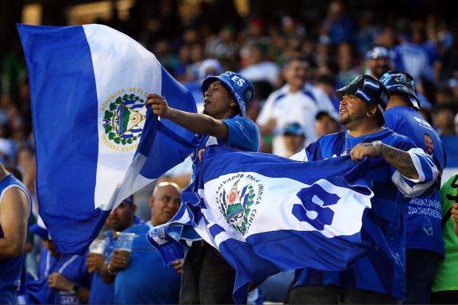 Como todos los&nbsp; salvadoreños, Nayib Bukele apoyó desde su cuenta de Twitter a su selección. (Foto: AFP)