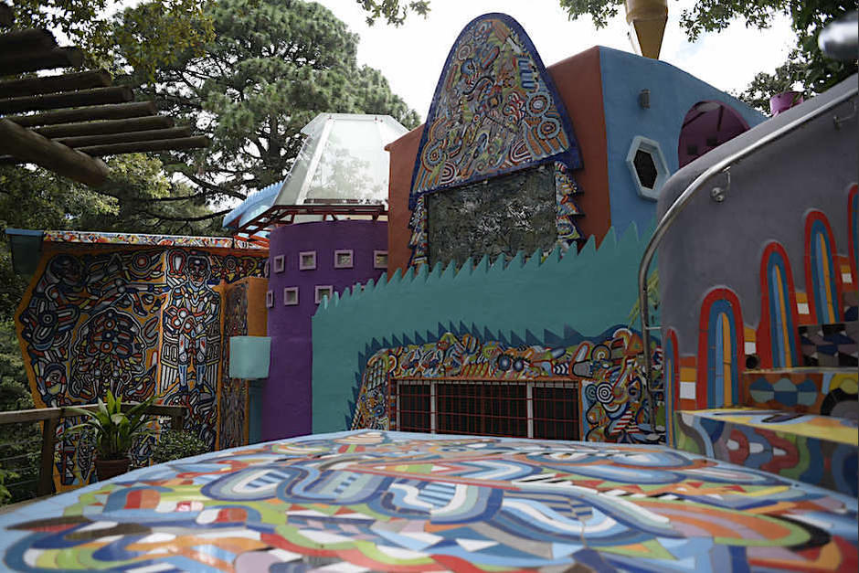 La casa ubicada en el bosque casa está ataviada con la obra del artista guatemalteco Marlov Barrios. (Foto: Wilder López/Soy502)