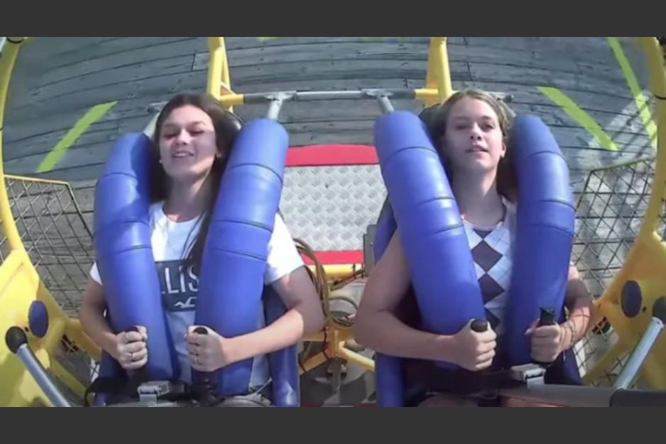 Una gaviota se estrella en el rostro de una mujer mientras estaba en un juego mecánico. (Foto: Captura de Pantalla)