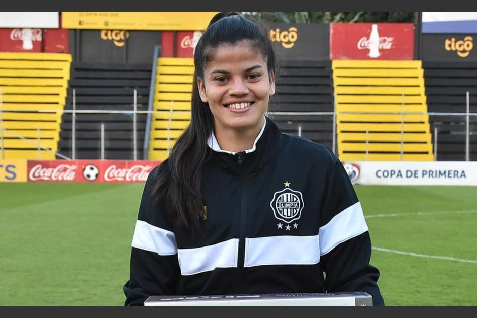 Una jugadora que fue seleccionada como la mejor, recibi&oacute; un juego de ollas por parte del club. (Foto: Instagram)