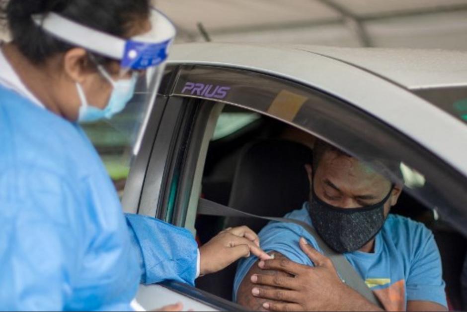 A partir de este viernes 23 de julio se habilita el centro de vacunaci&oacute;n vehicular ubicado en el Campo Marte, zona 5. (Foto: Archivo/Soy502)