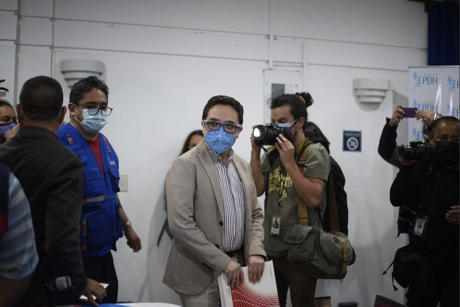 El exjefe de la FECI, Juan Francisco Sandoval, ofreció una conferencia de prensa en la PDH, luego de ser destituido por la fiscal General Consuelo Porras. (Foto: Wilder López/Soy502)