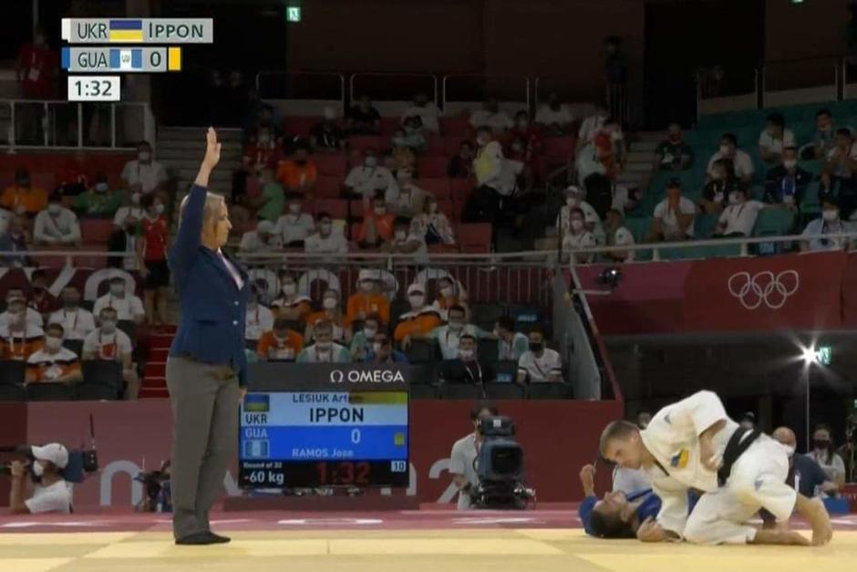 José Ramos cae frente al ucraniano&nbsp;Artem Lesiuk. (Foto: Captura de pantalla)