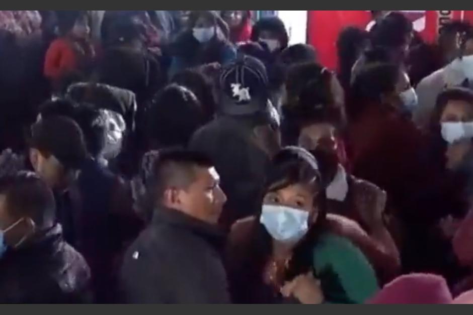 Decenas de personas participaron en un masivo concierto en Concepci&oacute;n Chiquirichapa, Quetzaltenango. (Foto: Captura de Video)