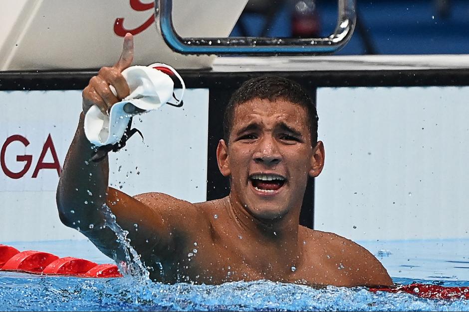El nadador&nbsp;Ahmed Hafnaoui derrot&oacute; a los favoritos en la prueba de 400 metros libres. (Foto: AFP)