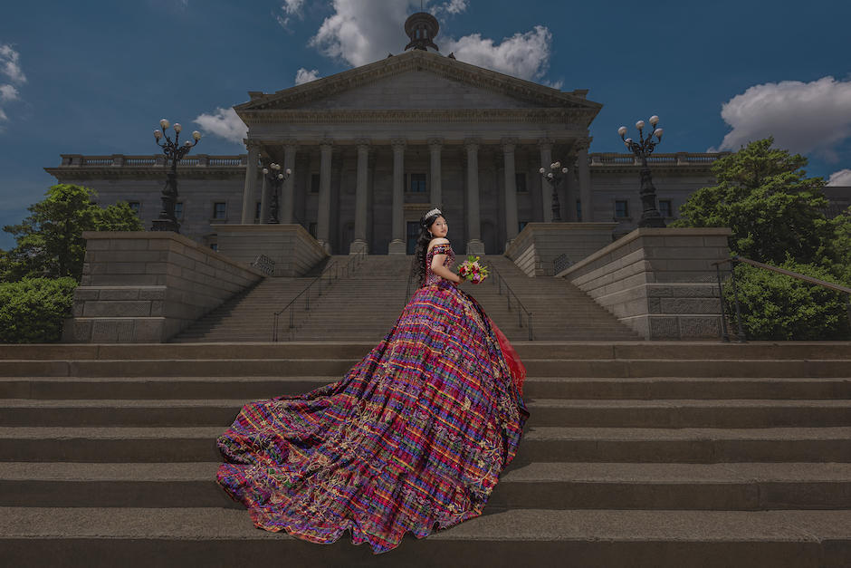 Quinceañera guatemalteca impactó con su vestido en Estados Unidos