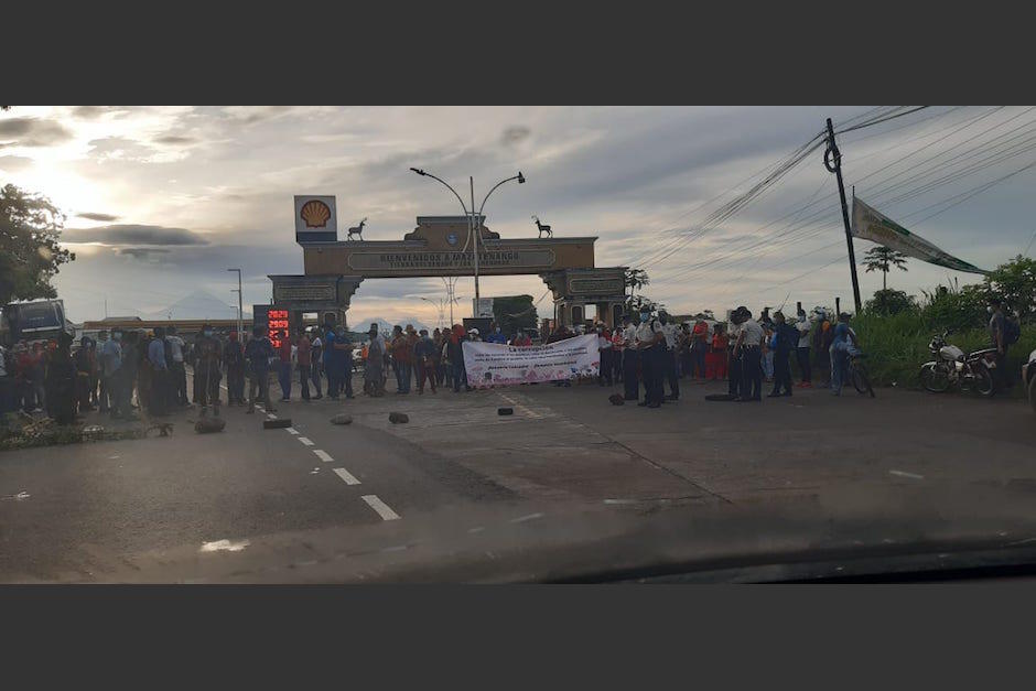 Desde la madrugada del jueves 29 de julio, lo habitantes bloquearon el ingreso a la ciudad mazateca. (Foto: Twitter)