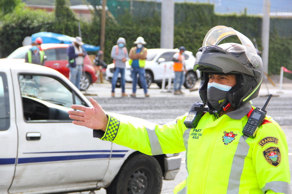 El incidente se generó entre una persona que no fue multada y varios agentes que reaccionaron ante la agresión. (Foto: Fredy Hernández/Soy502)