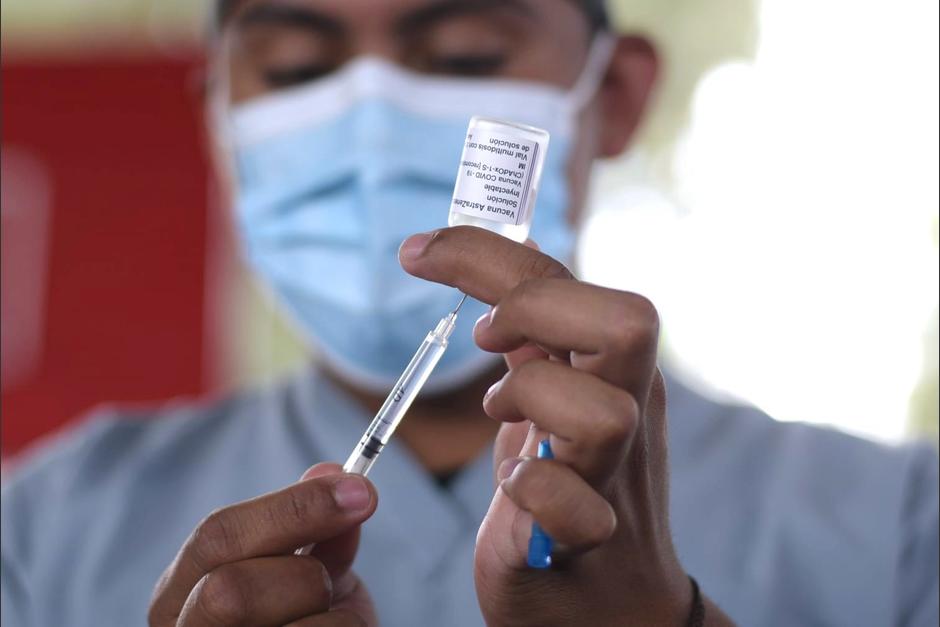 Las autoridades sanitarias piden a las personas vacunadas que sigan manteniendo las medidas de higiene para evitar los contagios de las nuevas variantes. (Foto: Wilder López/Soy502)