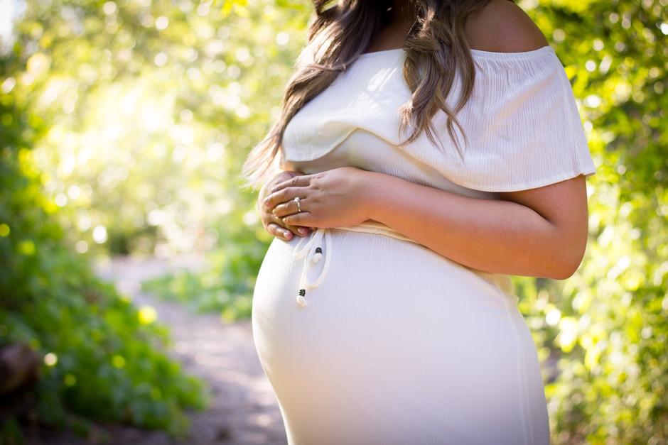 La recomendación a las embarazadas se base en evidencia científica, dicen los médicos. (Foto: Unsplash)