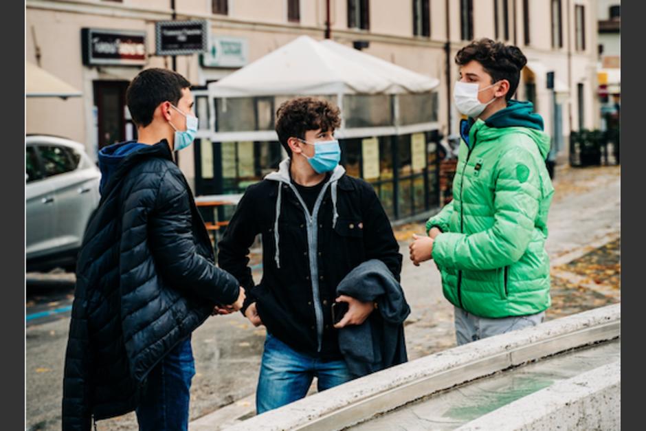 Los CDC aconsejan que los vacunados sigan utilizando mascarilla. (Foto: Unsplash)