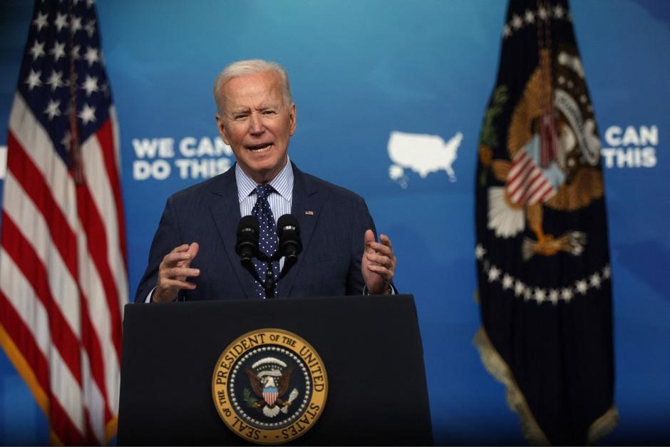 Joe Biden y su administraci&oacute;n siguen buscando estrategias para persuadir a la poblaci&oacute;n para que se vacune contra el Covid-19. (Foto: AFP)