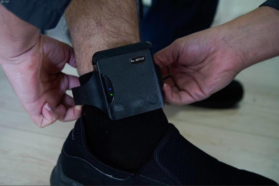 El Mingob adquiri&oacute; 3 mil brazaletes de control telem&aacute;ticos para privados de libertad. (Foto: El Universo)